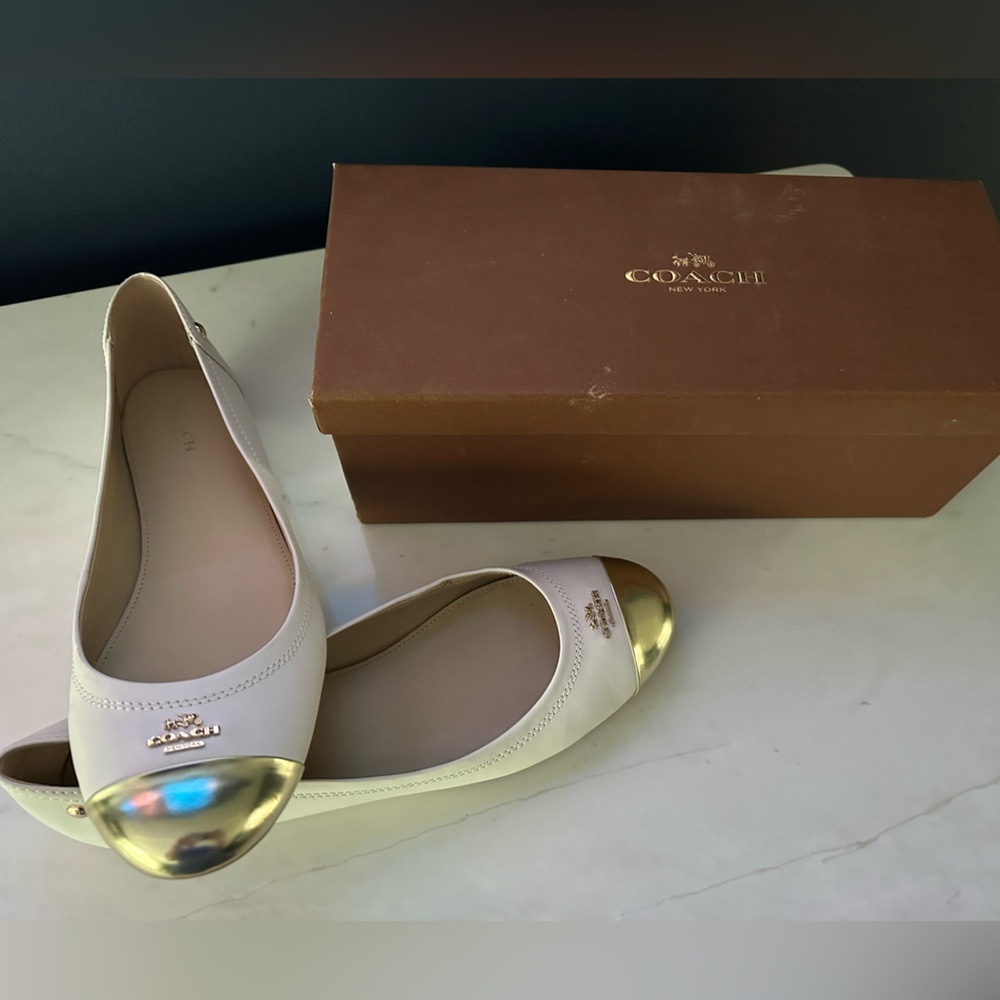 BRAND NEW w/ tags Coach Ballet flats with gold toe accent